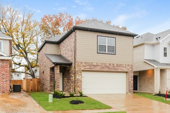 Photo - 1307 Ester Ln