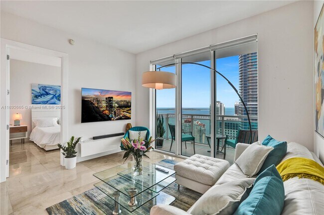 Building Photo - 950 Brickell Bay Dr Unit 4707