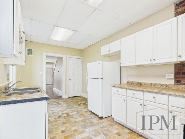 Photo - 837 E Philadelphia St
