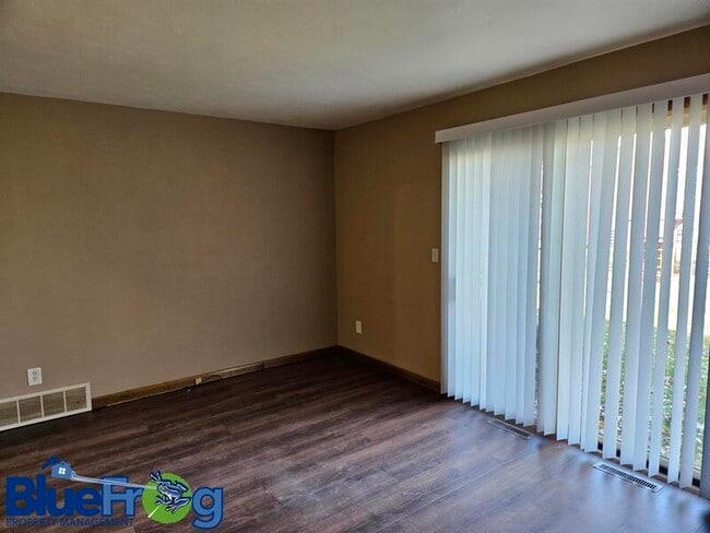 Photo - 1208-1210 Grove St