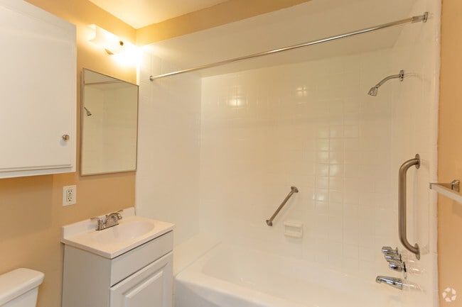 1BR, 1BA - Bathroom