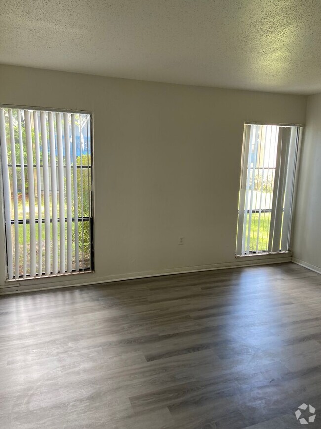 Building Photo - * MOVE IN SPECIAL - 2ND MONTHS RENT FREE *... Rental