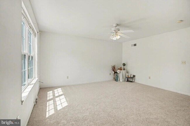 Photo - 239 G St