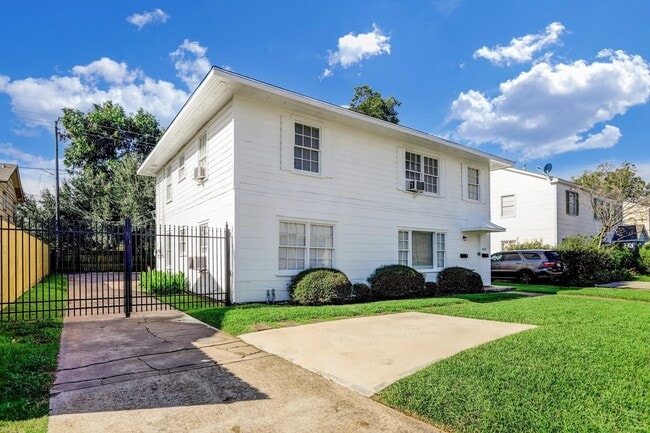 Photo - 3446 Blodgett St