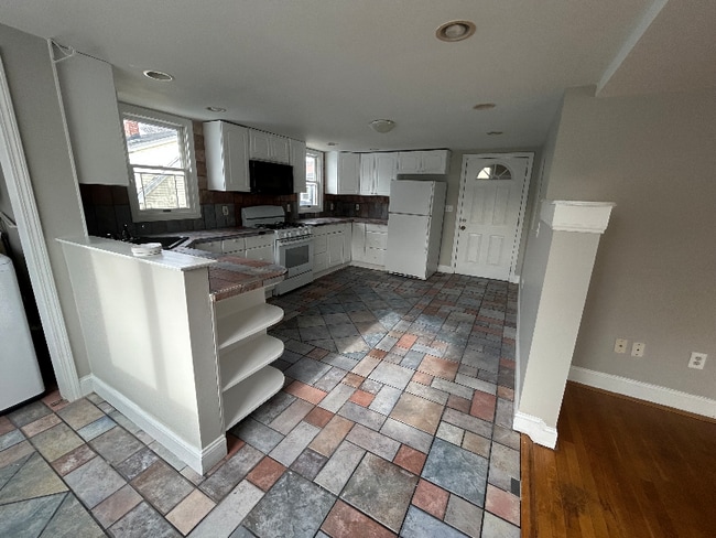 Photo - 18 Grove St Unit 2