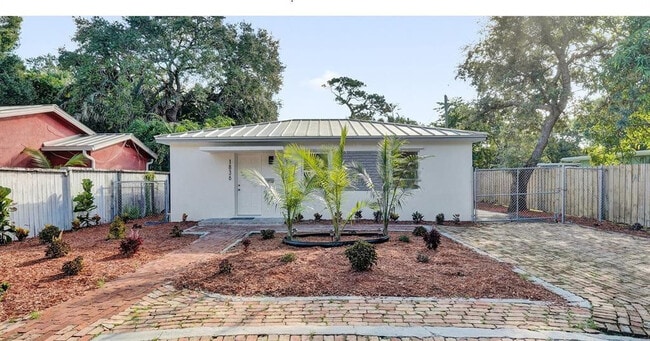 Building Photo - 1836 SW 9th Ave