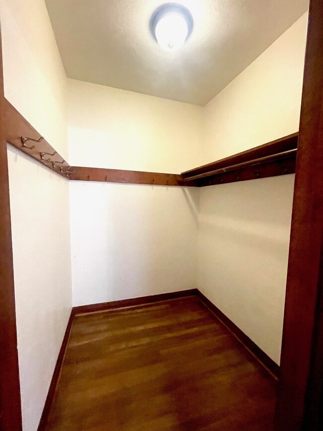 Photo - 410 W Walnut St
