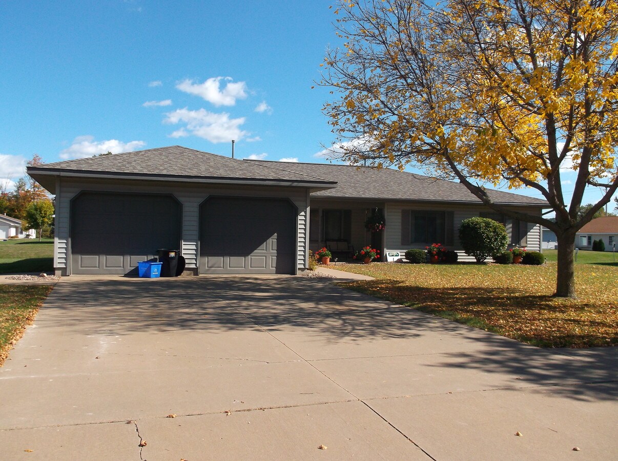 902 Donna Ave Apartment Unit b Tomah, WI