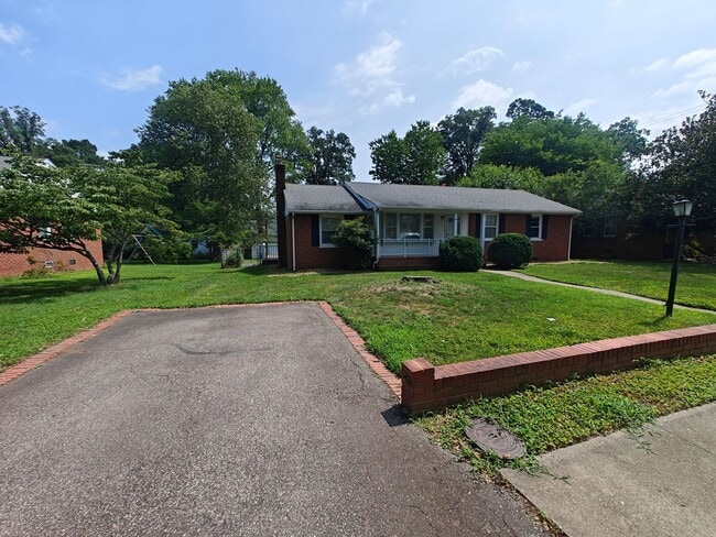 Building Photo - 3 bedroom home in Henrico