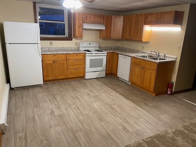 Building Photo - 103 Sanderson Dr Unit 3