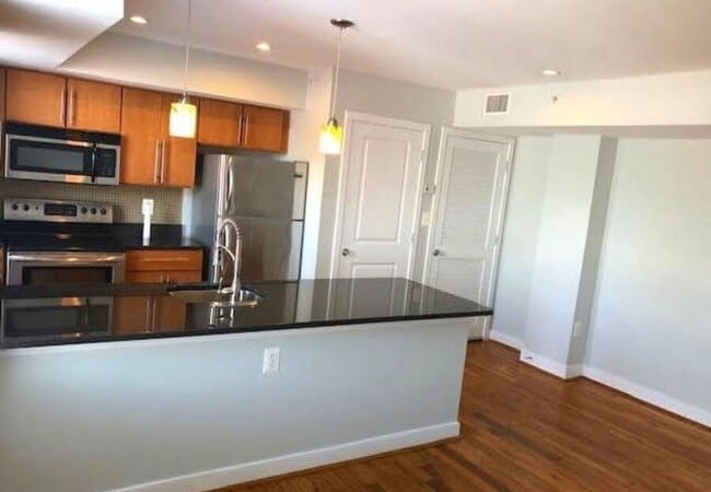 Building Photo - 420 16th St SE