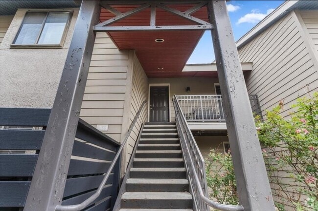Building Photo - 1814 Birch Post Cove Rental