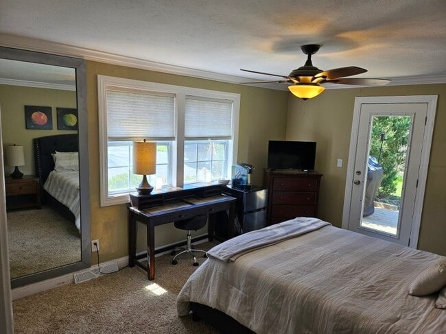 Photo - 14949.5 Hook Hollow Rd