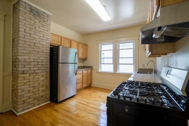 Photo - 833 Sumner Ave Unit Sumner 833.2