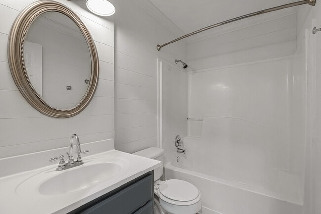 Photo - 127 Hollington Dr NE
