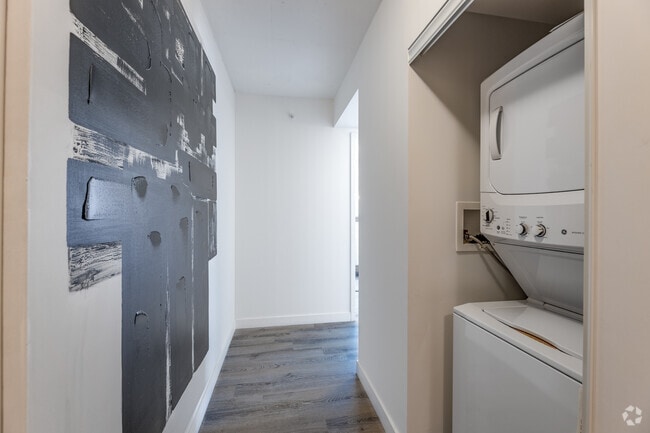 2 chambres, 2 salles de bain - Couloir - 100 Bond Street East