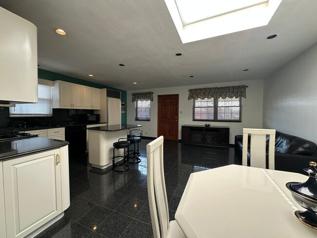 Building Photo - 15931 95th St Rental