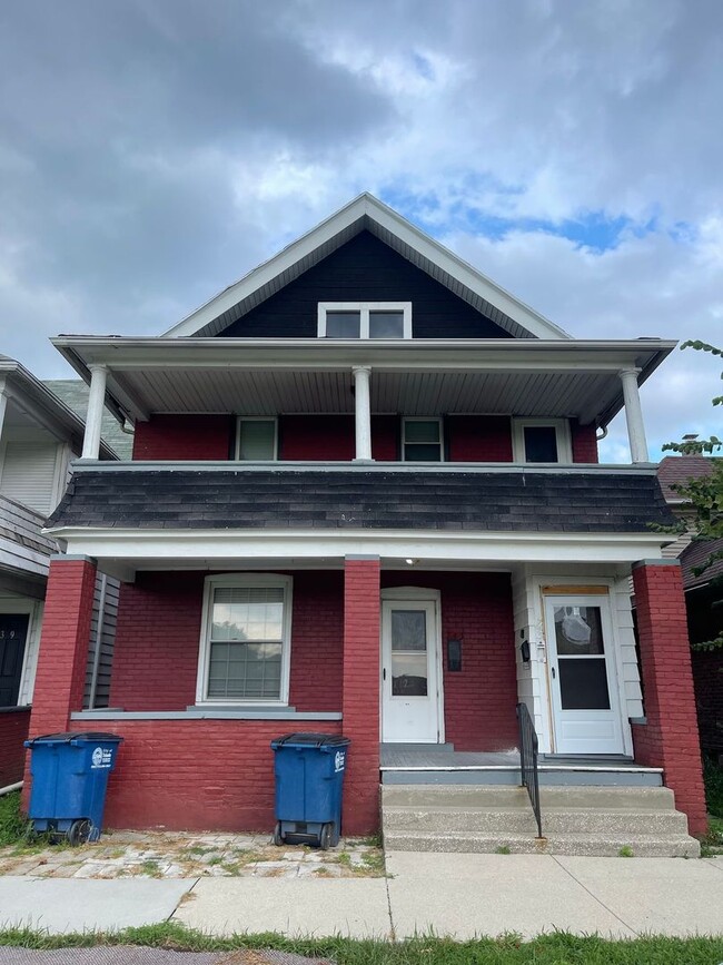 Building Photo - 743 Forsythe St Unit #1 Rental