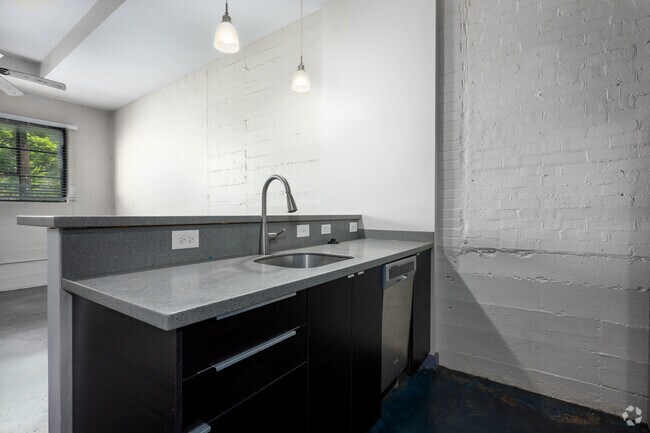 1BR, 1BA - 575SF - Kitchen