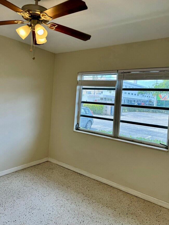 Photo - 1911 NE 8th Ct Unidad 127