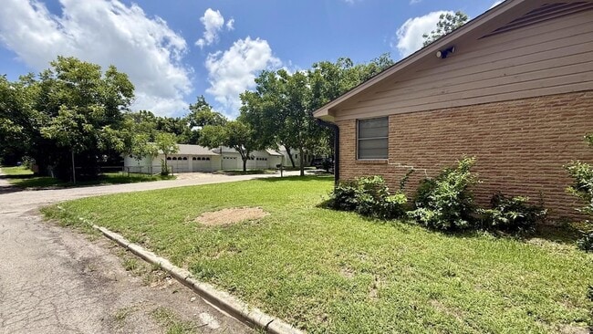 Photo - 800 Otis St