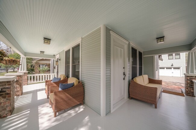 Photo - 1123 E 7th St