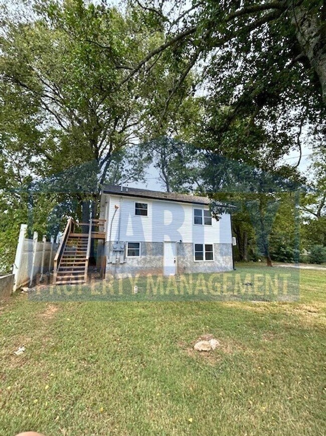 860 Berry St NE Unit Apt B OffCampus Housing, Cleveland, TN