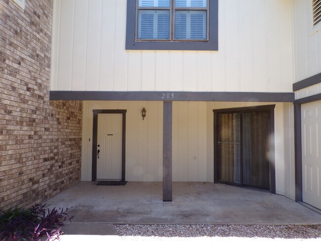 Building Photo - 205 Muirfield St Rental