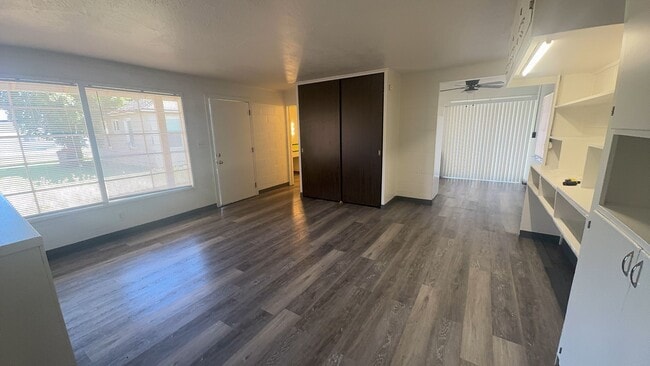 Building Photo - 551/551.5-5515 Haven Unit 551.5