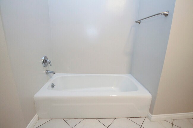 Photo - 320 S Clark Dr