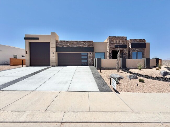 Beautiful Single-Level Home with Trail Access & Stunning Views!!! - Beautiful Single-Level Home with Trail Access & Stunning Views!!!