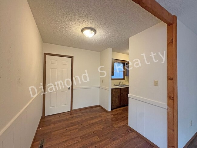 Photo - 1523-1523 N Clay Ave Unit 1521 N Clay Ave