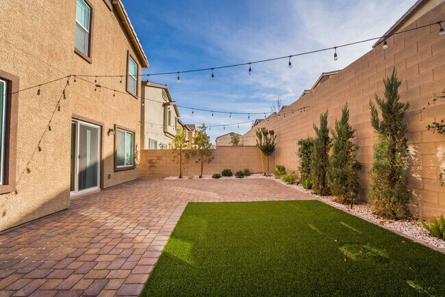 Photo - Stunning 5 Bedroom home in Henderson!