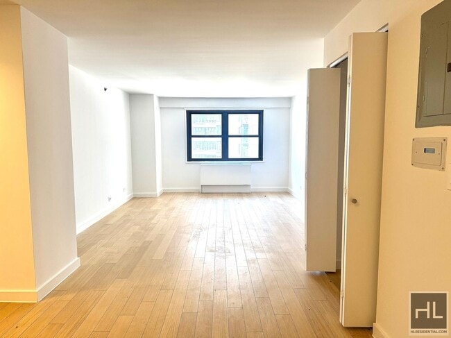 Building Photo - East 39th Street Unit 12B