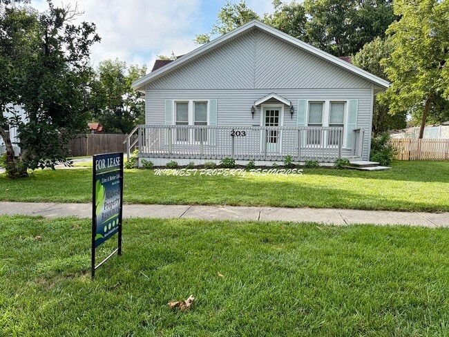 203 SE 1st St