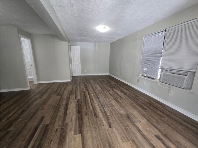 Photo - 202 N Logan St