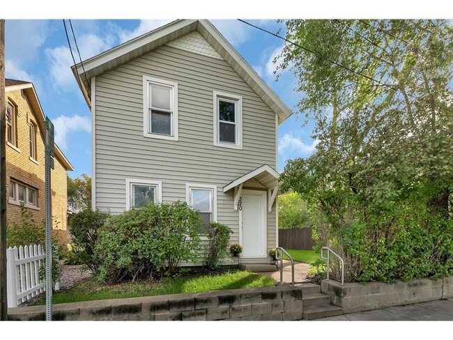 Building Photo - 320 9th Ave N