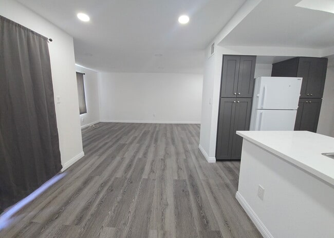 Building Photo - 2255 Cahuilla St Unit 133