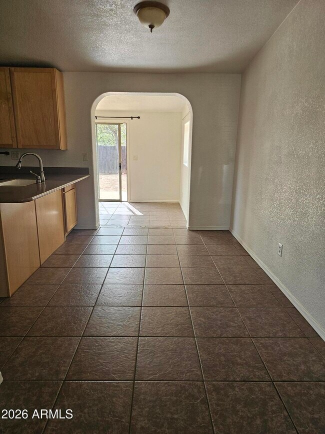 5018 E Evergreen Dr