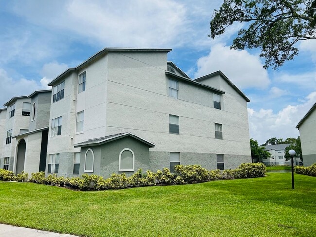 Building Photo - 1401 Village Blvd Unit 916