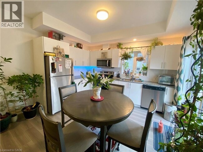 Photo - 205 W Oak Trl