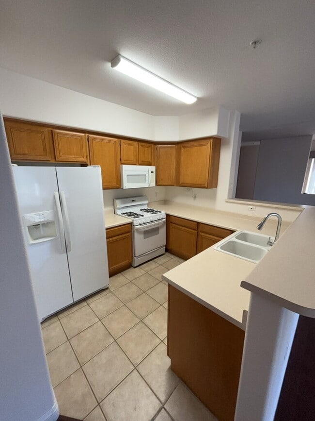 Photo - Resort Style Community, 2 Bed / 2 Bath / 1 Pvt. Garage, Apartment waiting for you!. Unit #212 BLDG 3