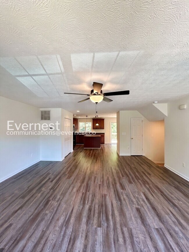 Photo - 3 Bed/2.5 Bath Townhome with Garage / Available Now!
