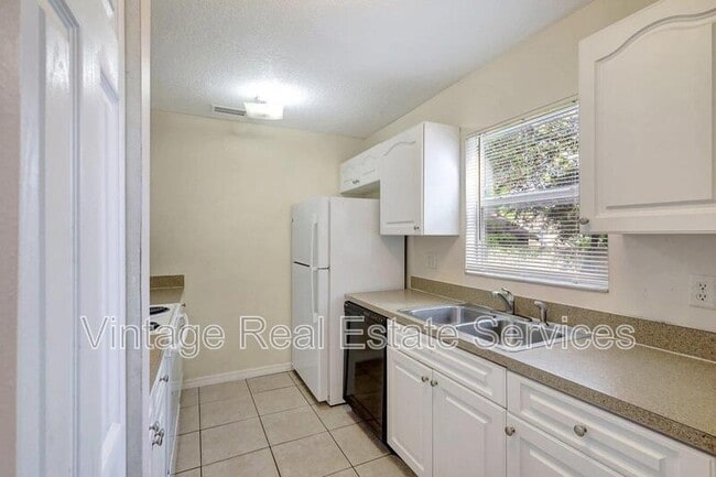 Photo - 720 Newton Ave S