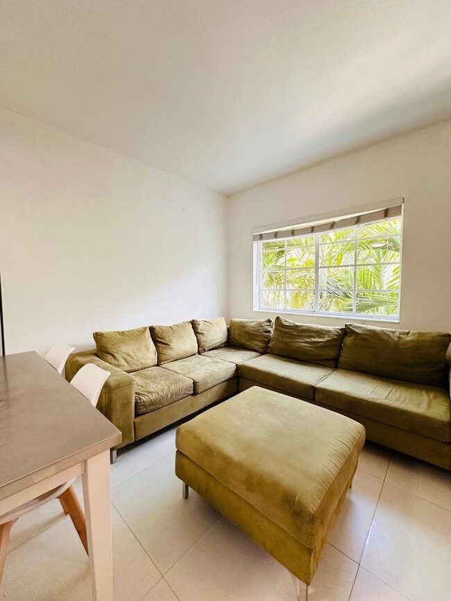 Photo - Bright and furnished 1/1 in classy remodel...