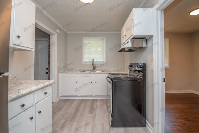 Photo - Newly Renovated & Spacious Home w/ Bonus Room