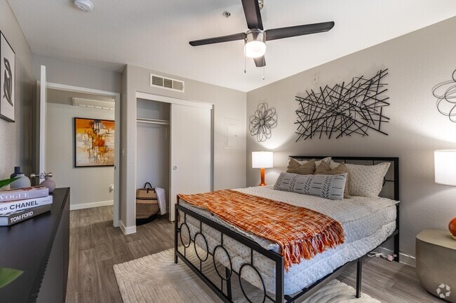2 BR, 2 BA - 900SF