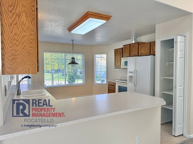 Photo - 4 bedroom 3 bathroom - 2 car garage -This ...