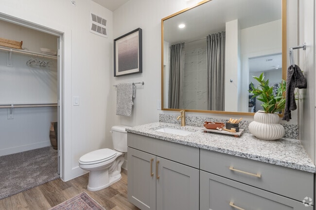 2BR, 2BA - 1,167SF - Secondary Bathroom
