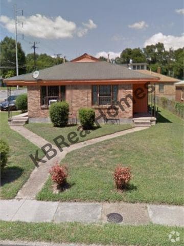 Building Photo - 6 E McKellar Ave Rental